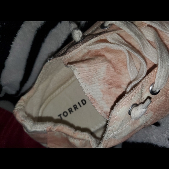 Torrid Riley Sneakers - Picture 2 of 2